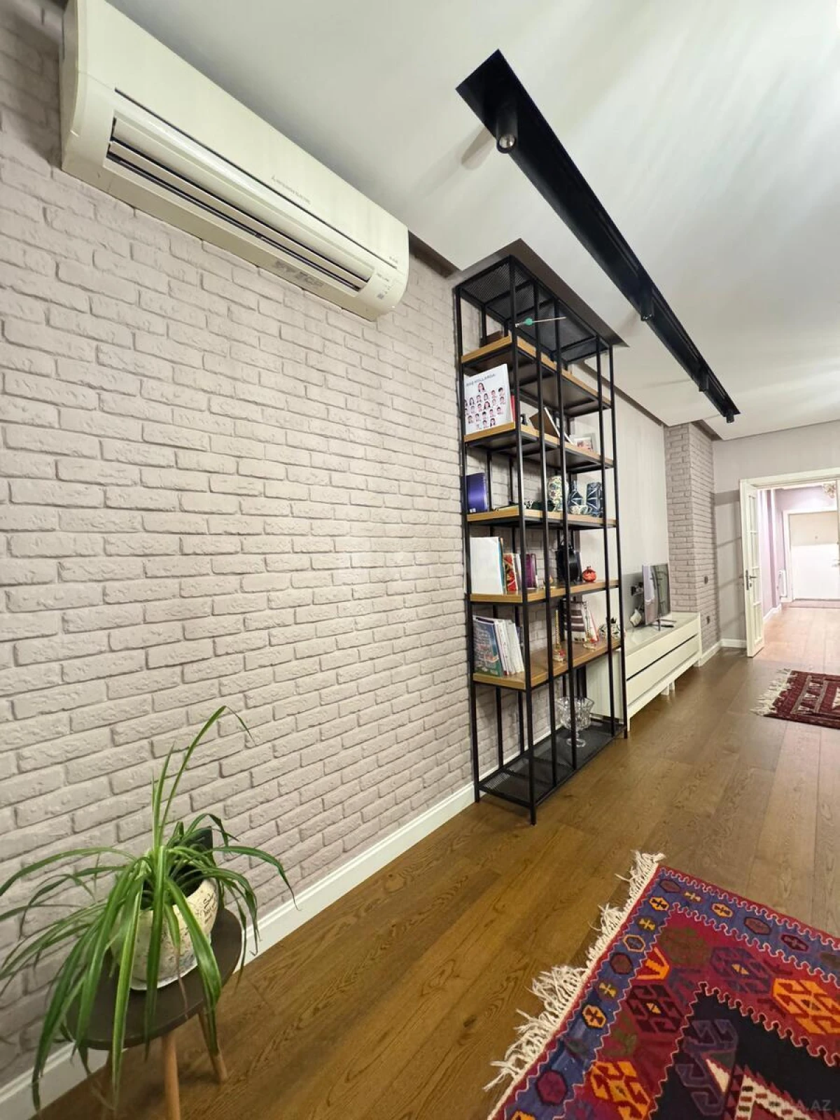 Satılır 3 otaqlı mənzil 138 m²