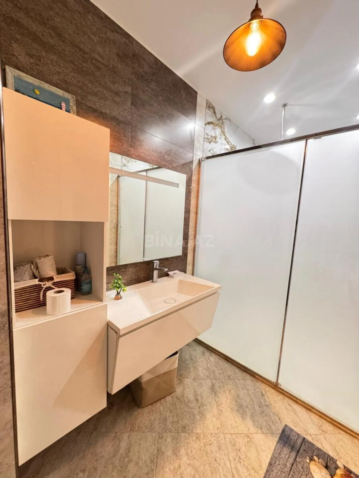 Satılır 3 otaqlı mənzil 138 m²