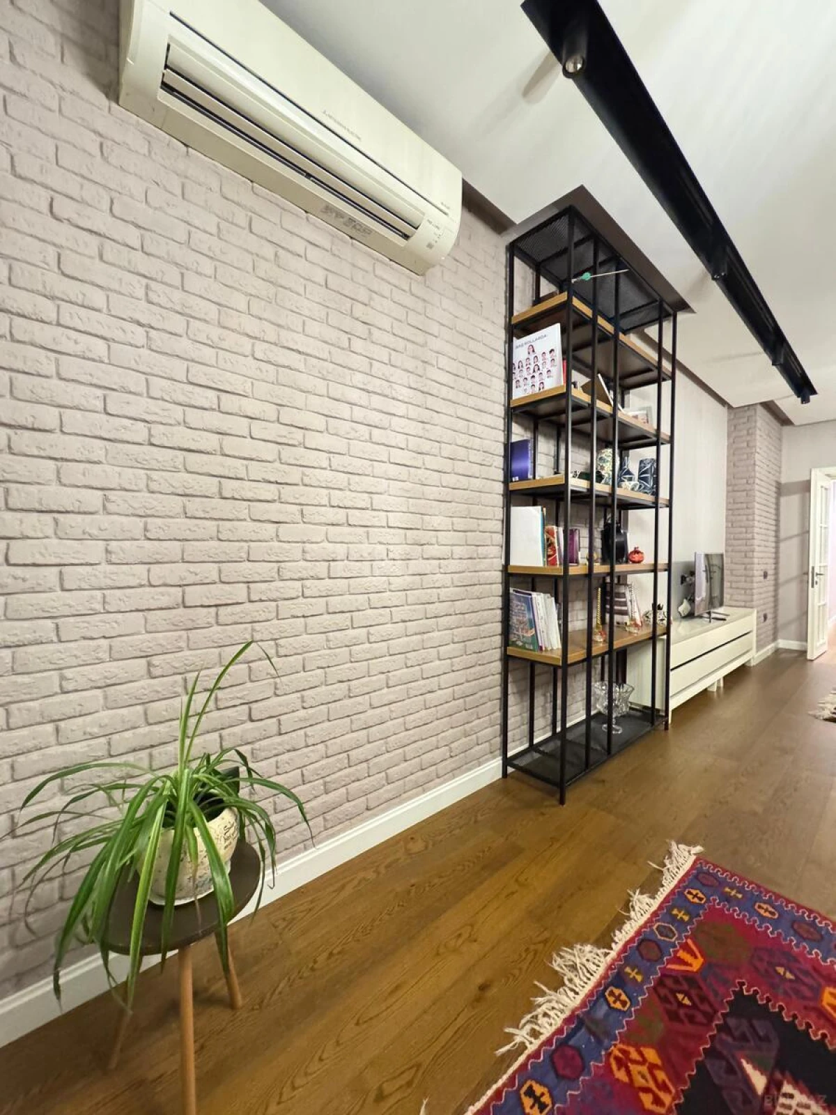 Satılır 3 otaqlı mənzil 138 m²