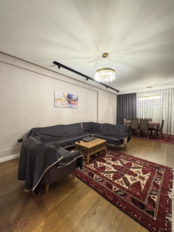 Satılır 3 otaqlı mənzil 138 m²