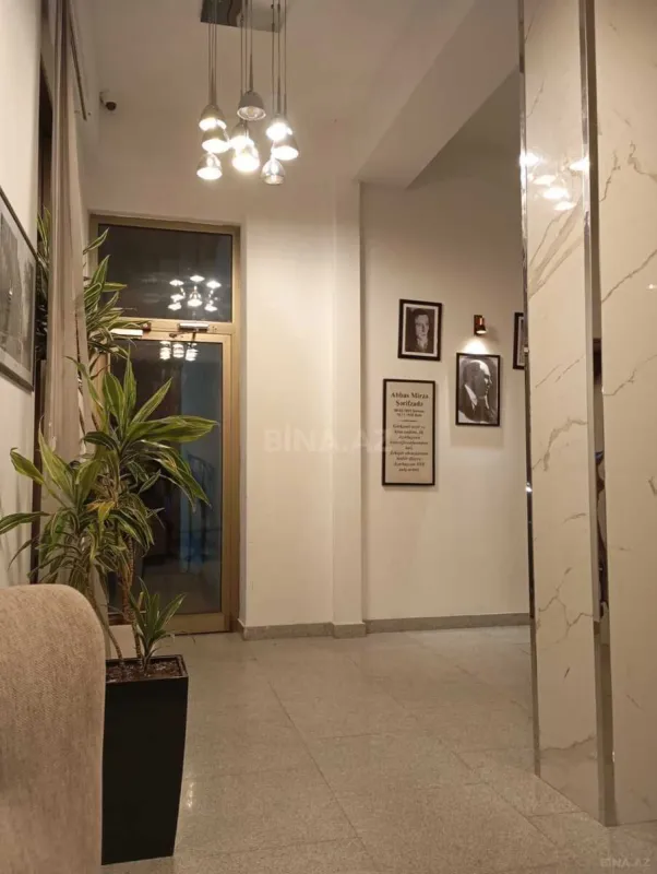 Satılır 3 otaqlı mənzil 138 m²