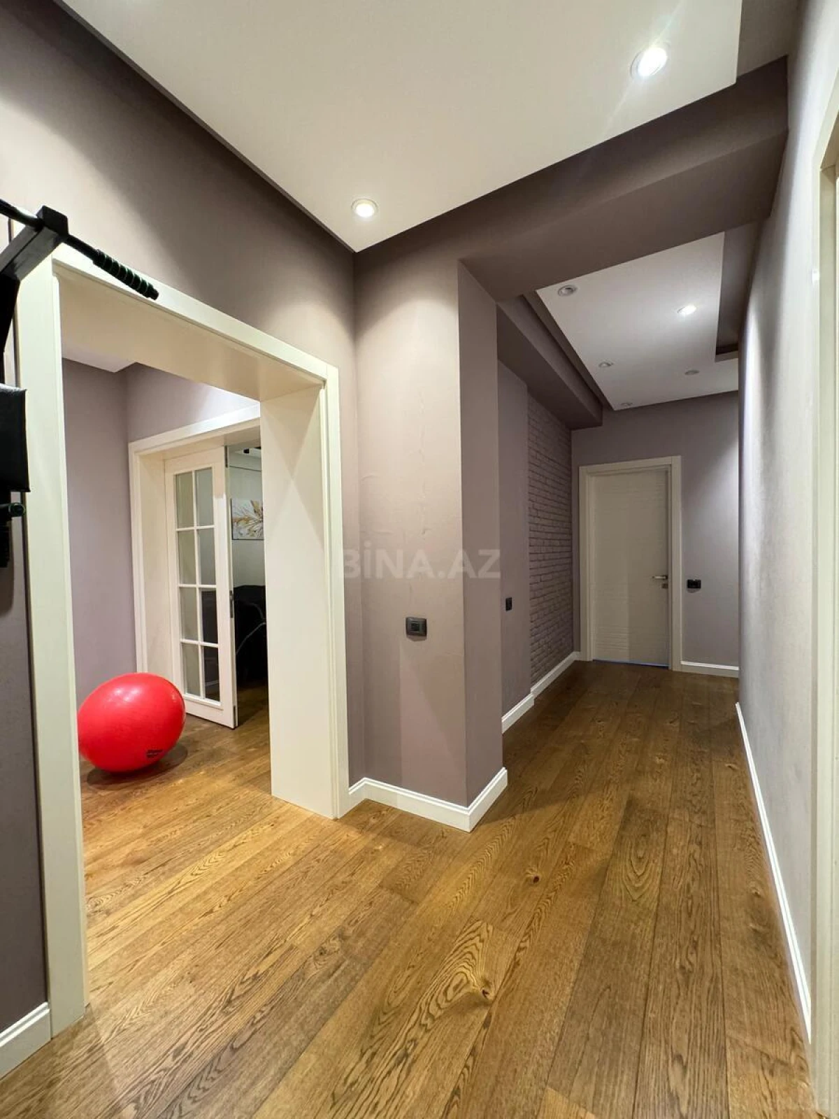 Satılır 3 otaqlı mənzil 138 m²