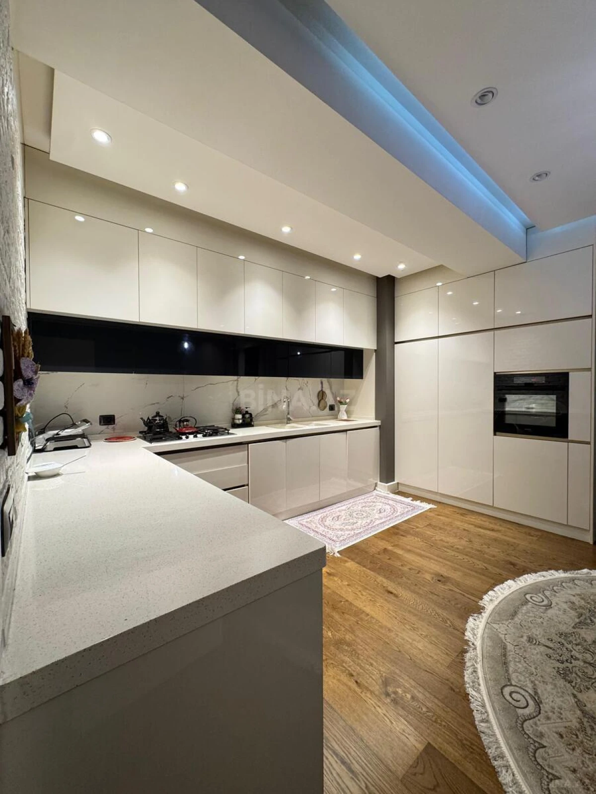 Satılır 3 otaqlı mənzil 138 m²