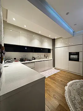 Satılır 3 otaqlı mənzil 138 m²