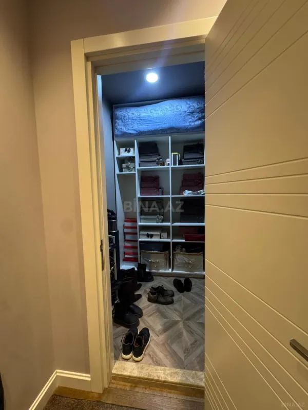 Satılır 3 otaqlı mənzil 138 m²