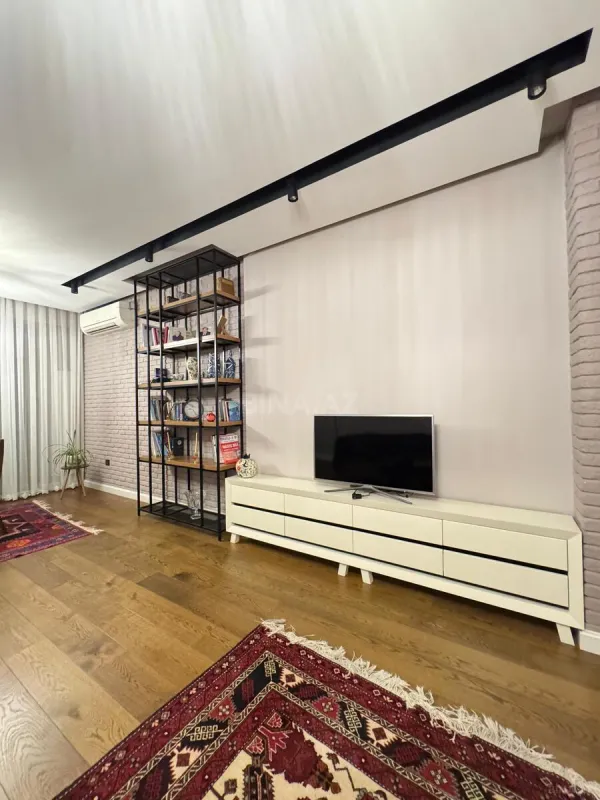 Satılır 3 otaqlı mənzil 138 m²
