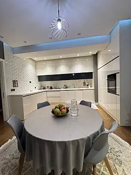 Satılır 3 otaqlı mənzil 138 m²