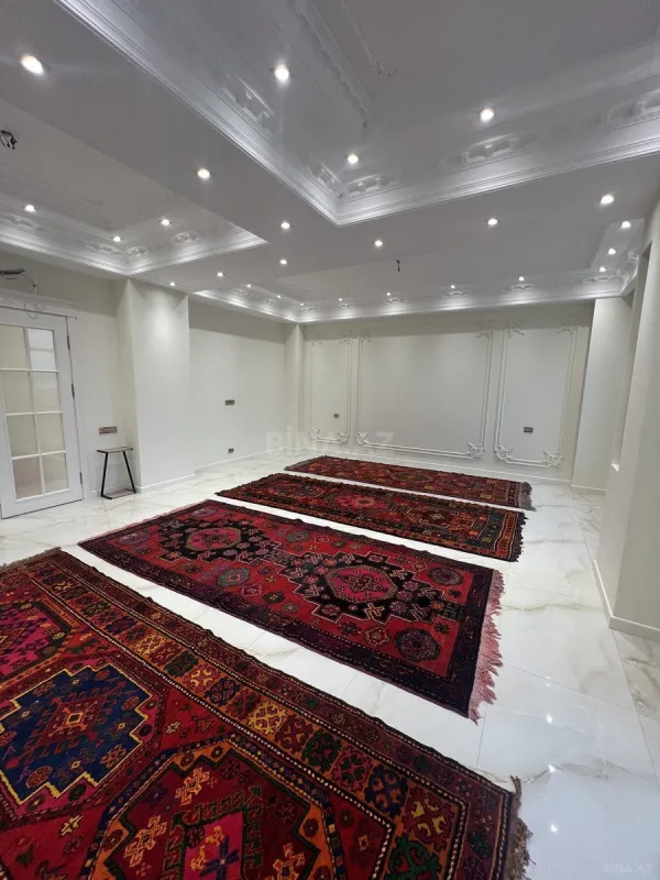 Satılır 5 otaqlı mənzil 193 m²