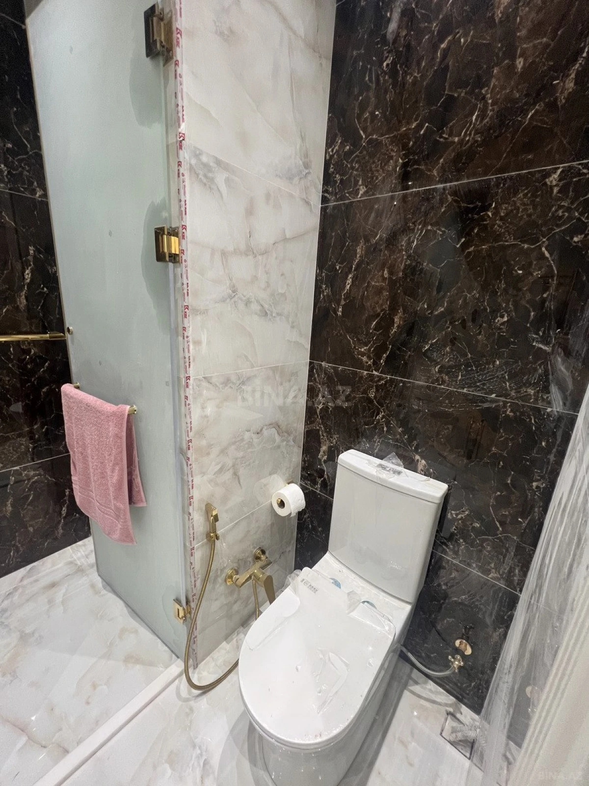 Satılır 5 otaqlı mənzil 193 m²