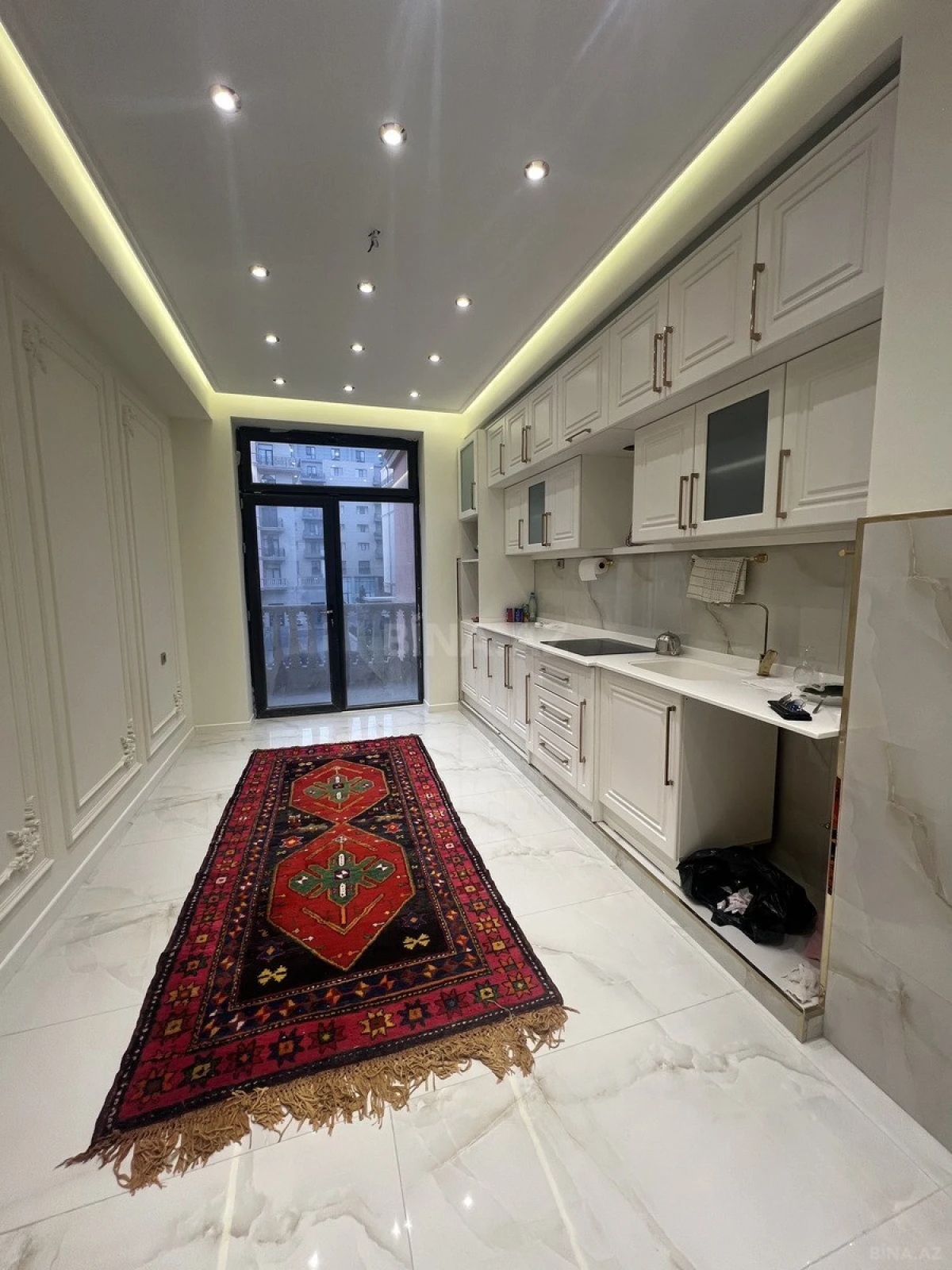 Satılır 5 otaqlı mənzil 193 m²