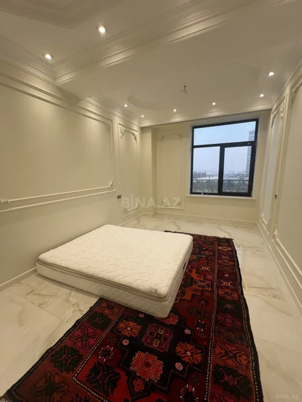 Satılır 5 otaqlı mənzil 193 m²