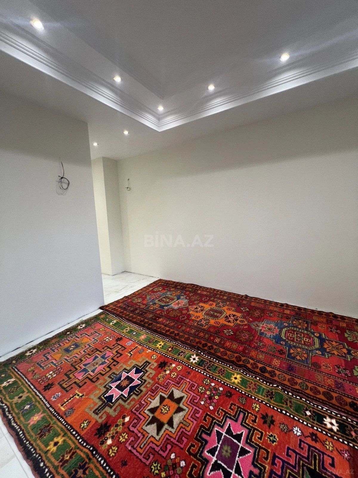 Satılır 5 otaqlı mənzil 193 m²