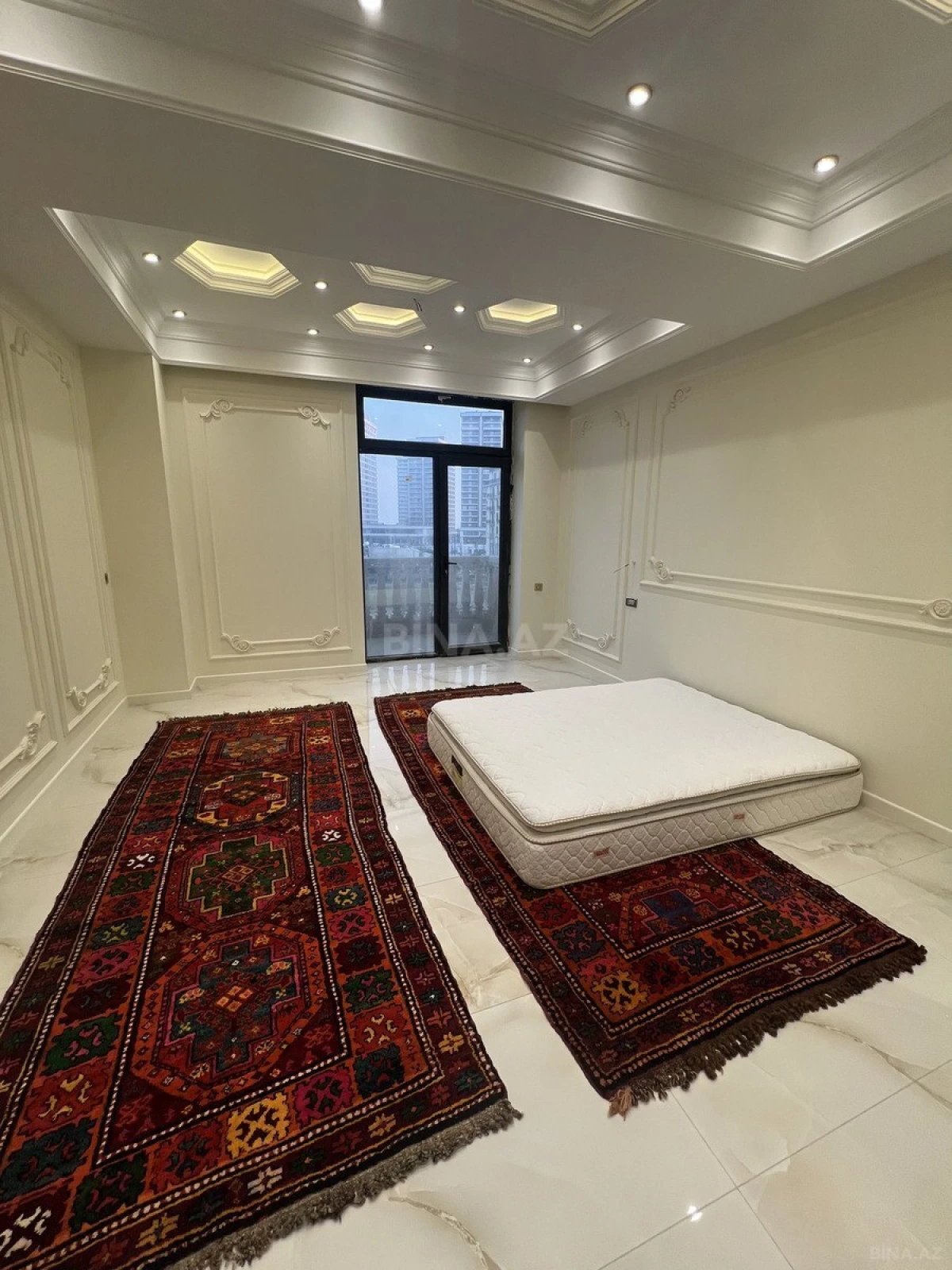 Satılır 5 otaqlı mənzil 193 m²