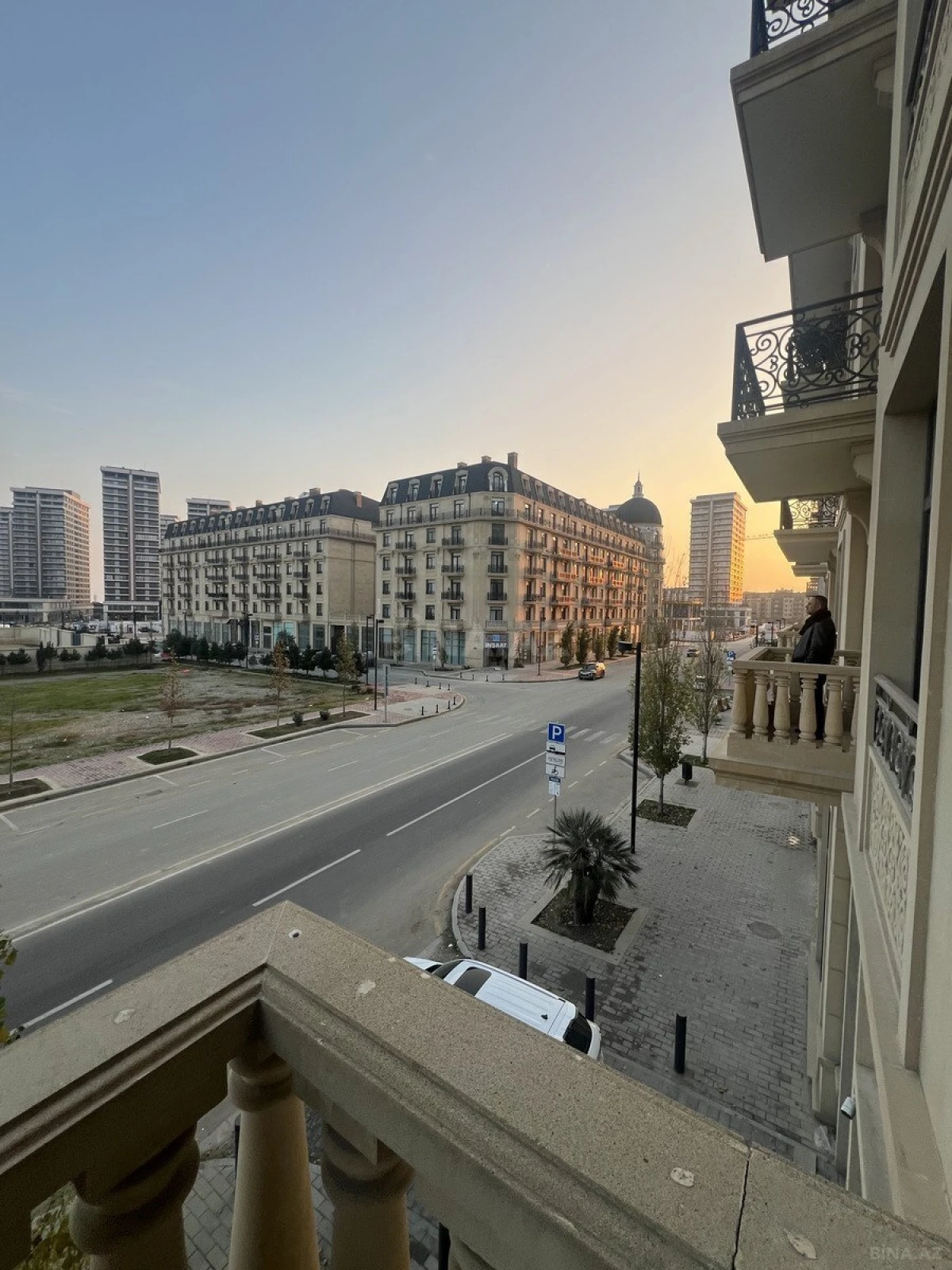 Satılır 5 otaqlı mənzil 193 m²