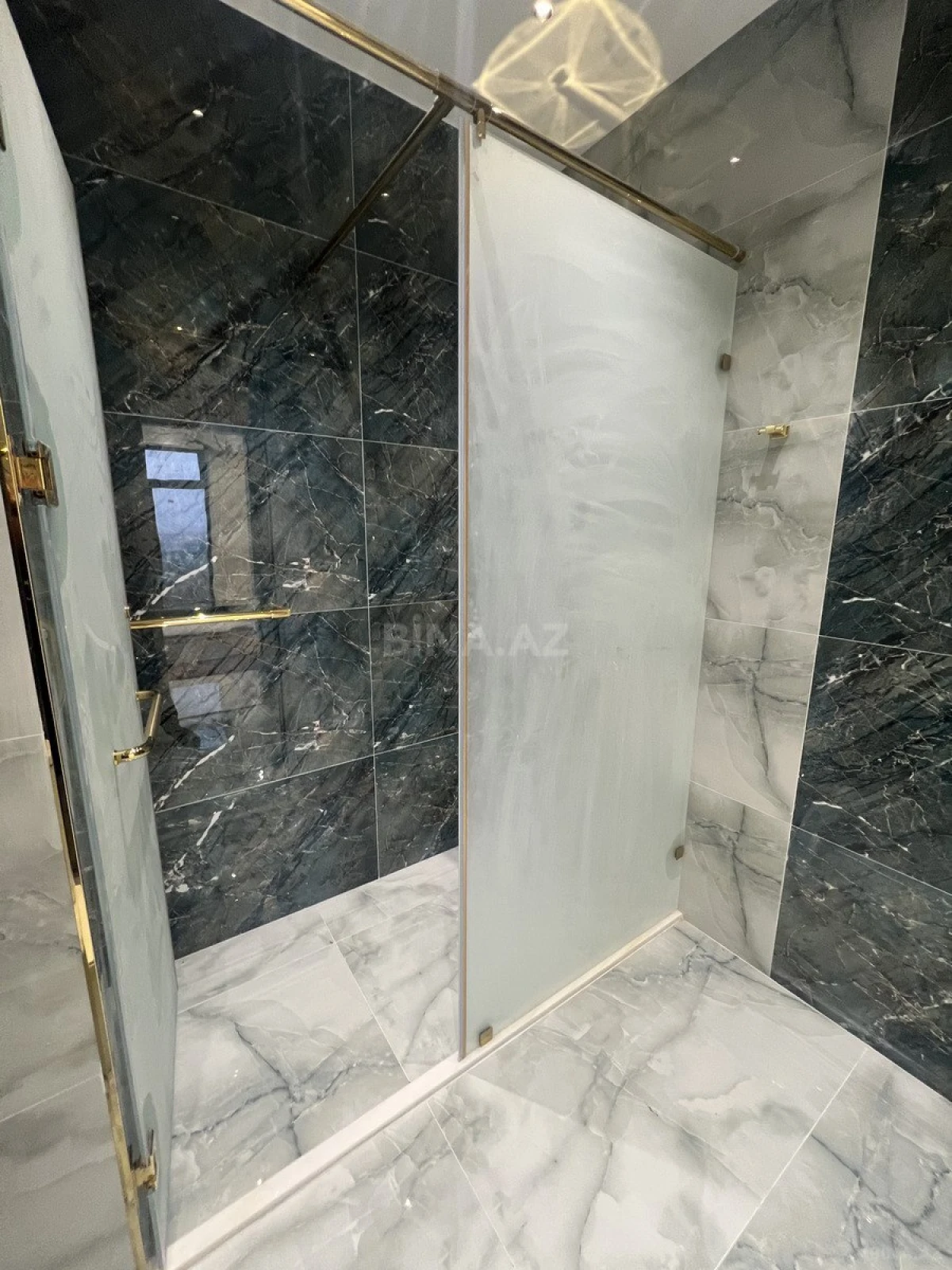 Satılır 5 otaqlı mənzil 193 m²