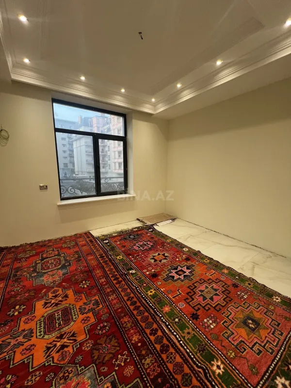 Satılır 5 otaqlı mənzil 193 m²