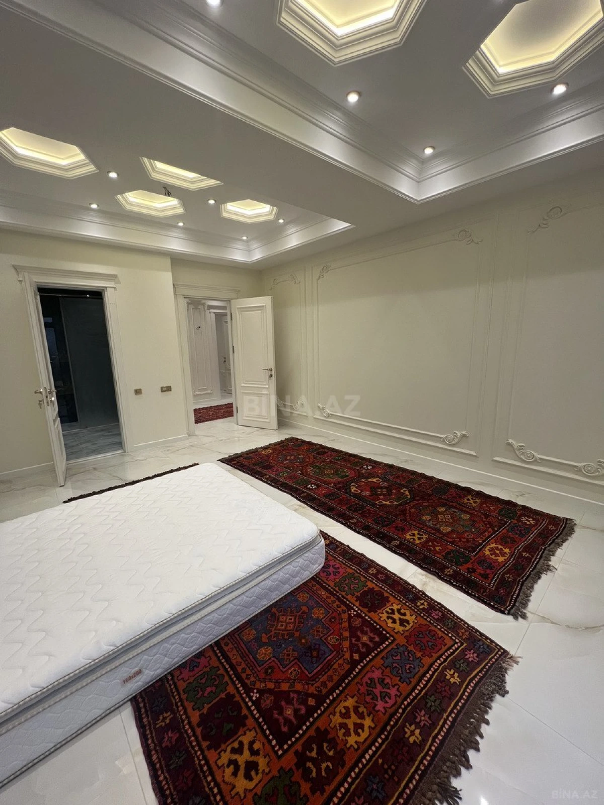 Satılır 5 otaqlı mənzil 193 m²