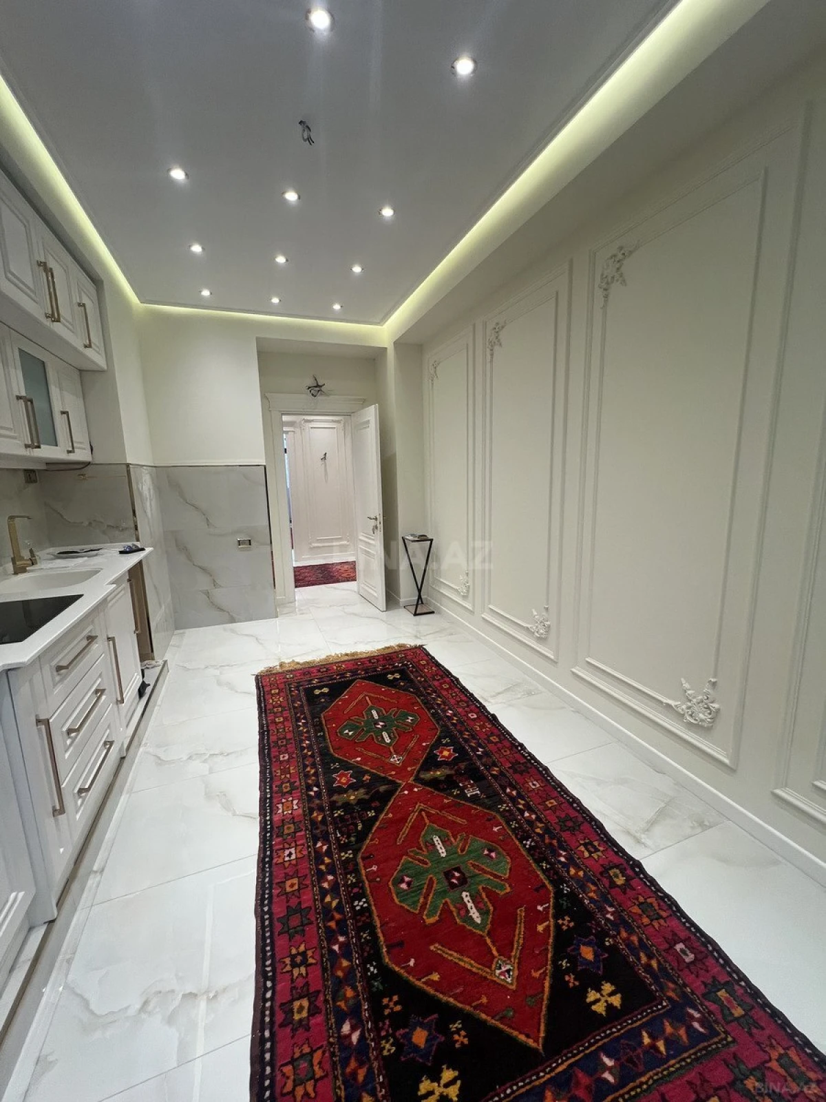 Satılır 5 otaqlı mənzil 193 m²