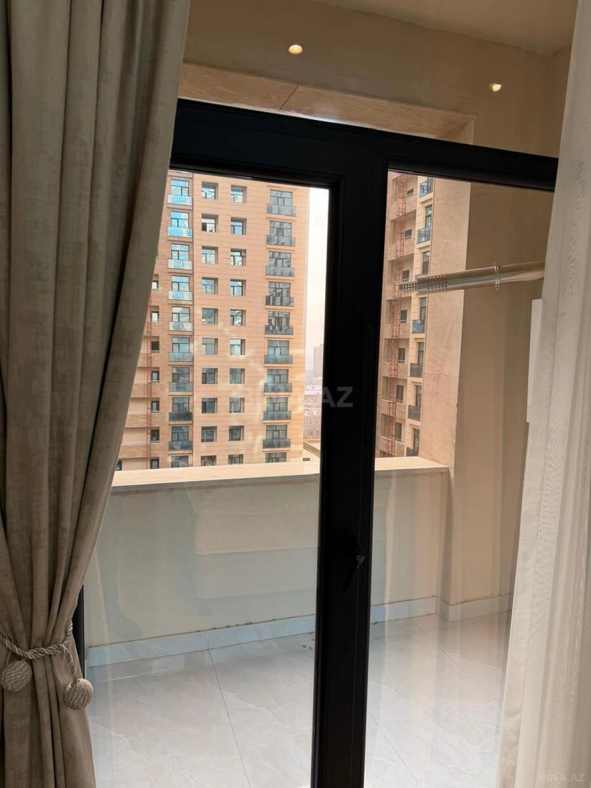 Kirayə verilir 2 otaqlı mənzil 91 m²