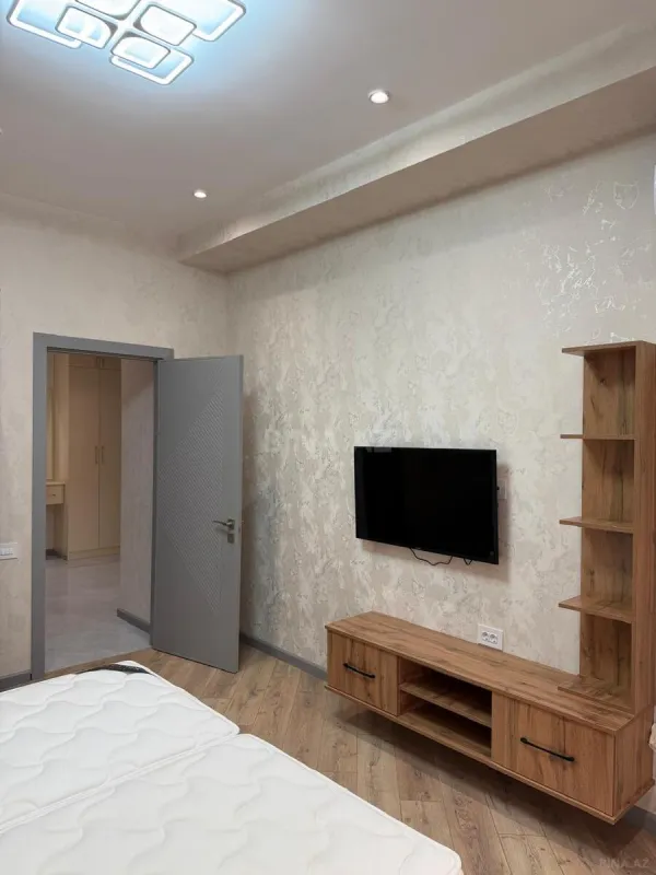Kirayə verilir 2 otaqlı mənzil 91 m²