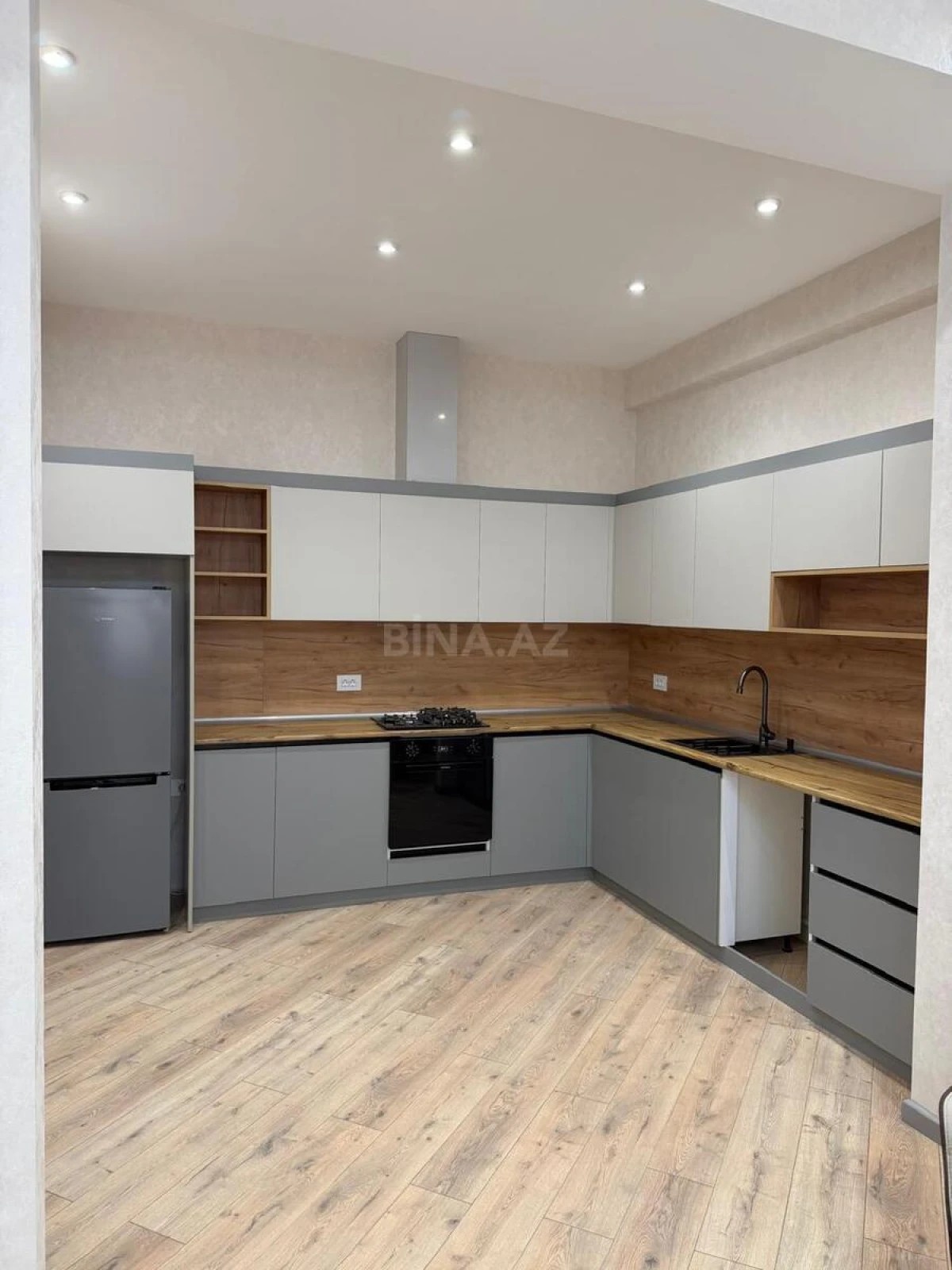 Kirayə verilir 2 otaqlı mənzil 91 m²