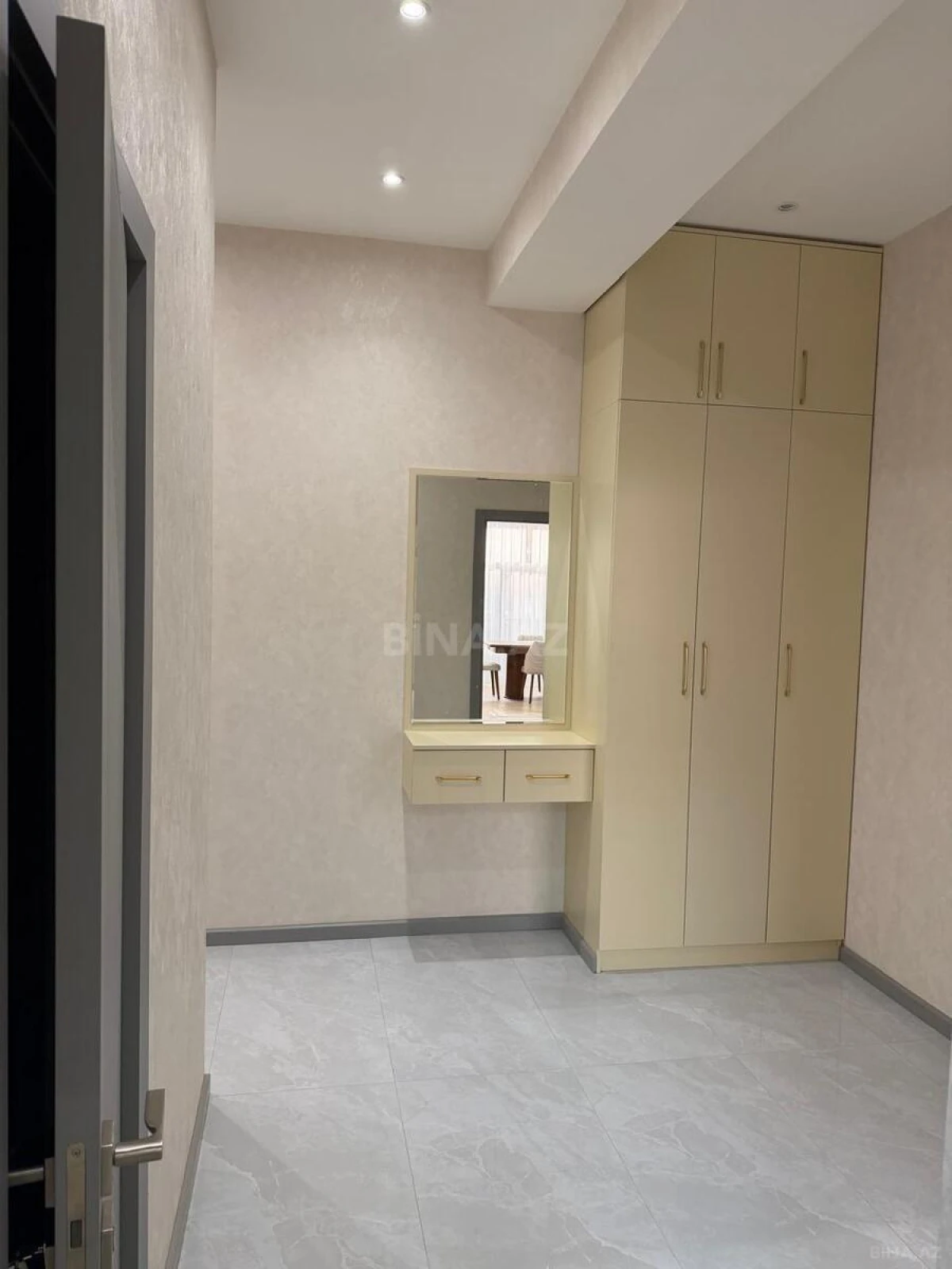 Kirayə verilir 2 otaqlı mənzil 91 m²