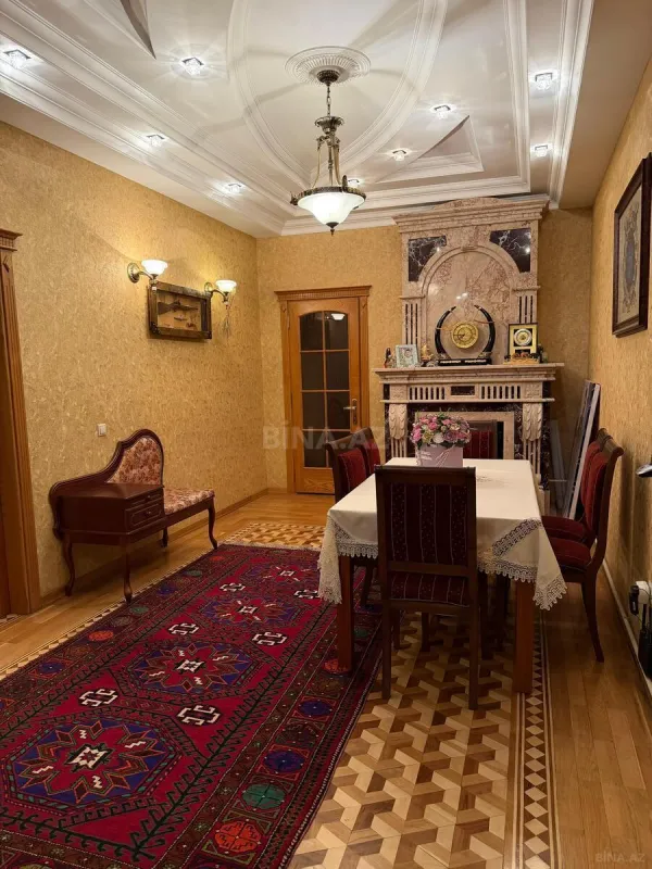 Satılır 4 otaqlı mənzil 187 m²