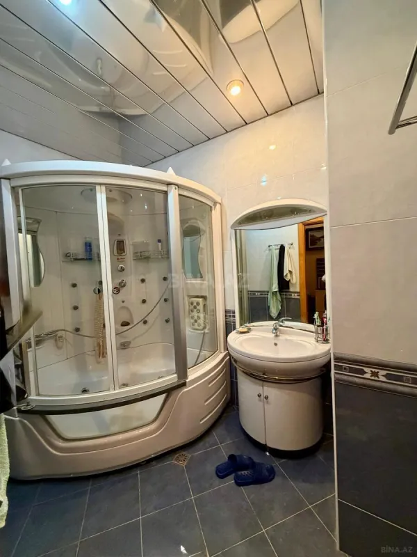 Satılır 4 otaqlı mənzil 187 m²