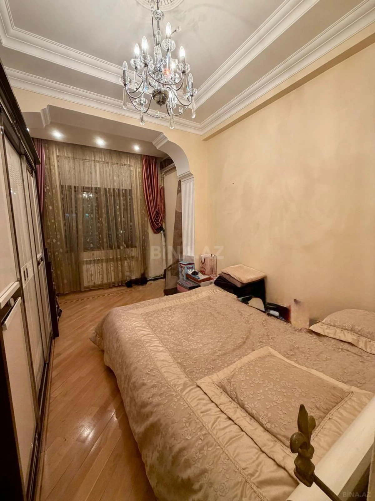 Satılır 4 otaqlı mənzil 187 m²