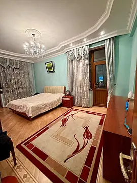 Satılır 4 otaqlı mənzil 187 m²