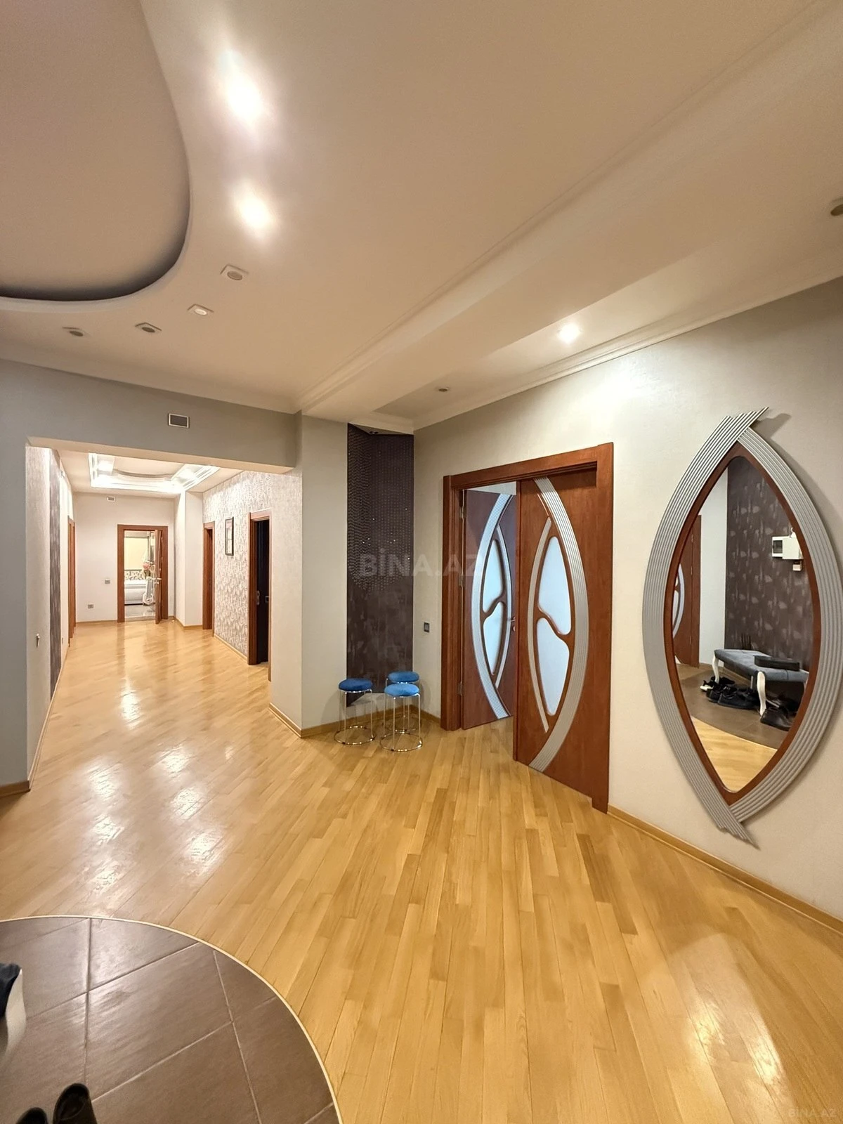 Satılır 4 otaqlı mənzil 223 m²