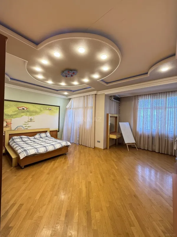 Satılır 4 otaqlı mənzil 223 m²