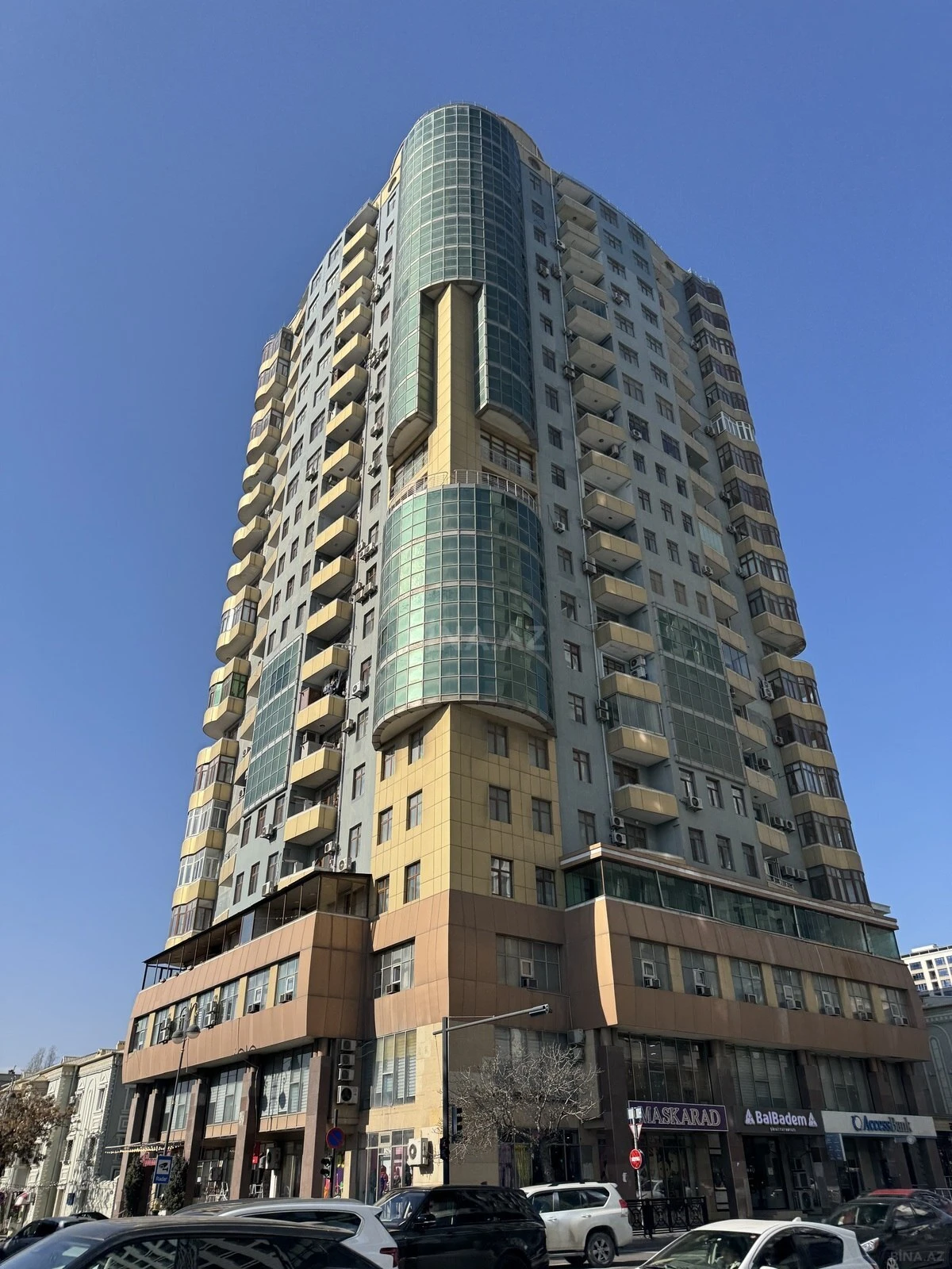 Satılır 4 otaqlı mənzil 223 m²