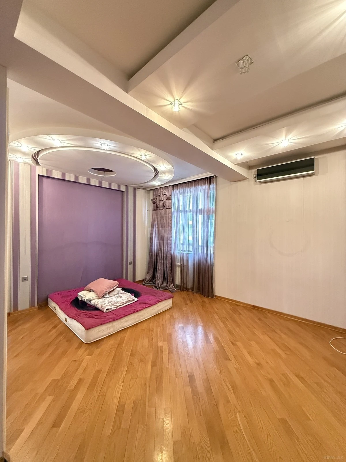 Satılır 4 otaqlı mənzil 223 m²