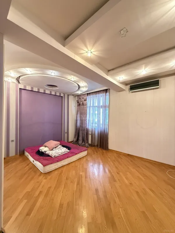 Satılır 4 otaqlı mənzil 223 m²