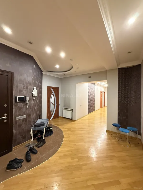 Satılır 4 otaqlı mənzil 223 m²