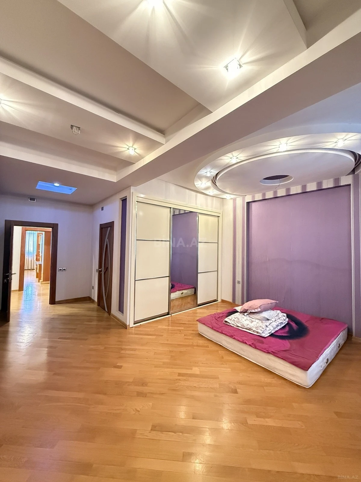 Satılır 4 otaqlı mənzil 223 m²