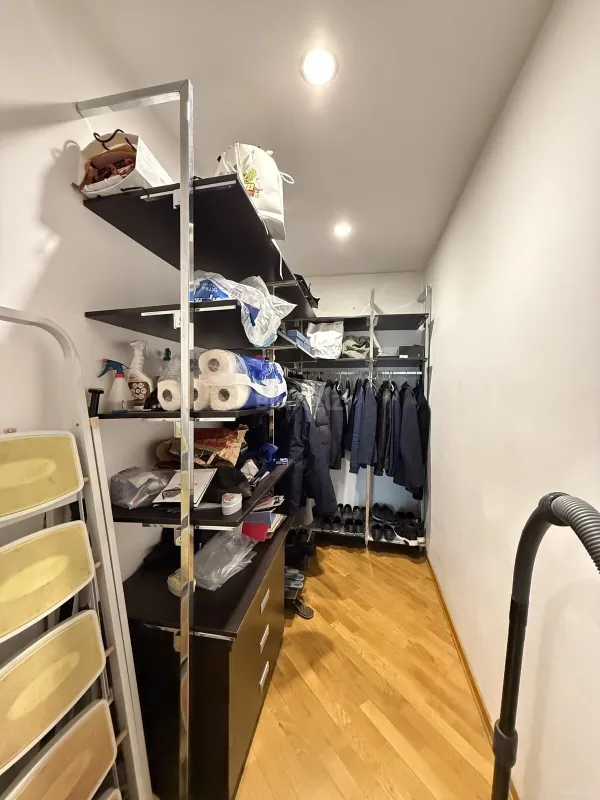 Satılır 4 otaqlı mənzil 223 m²