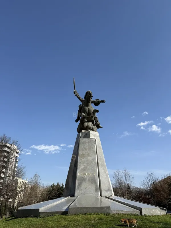 Satılır 4 otaqlı mənzil 223 m²