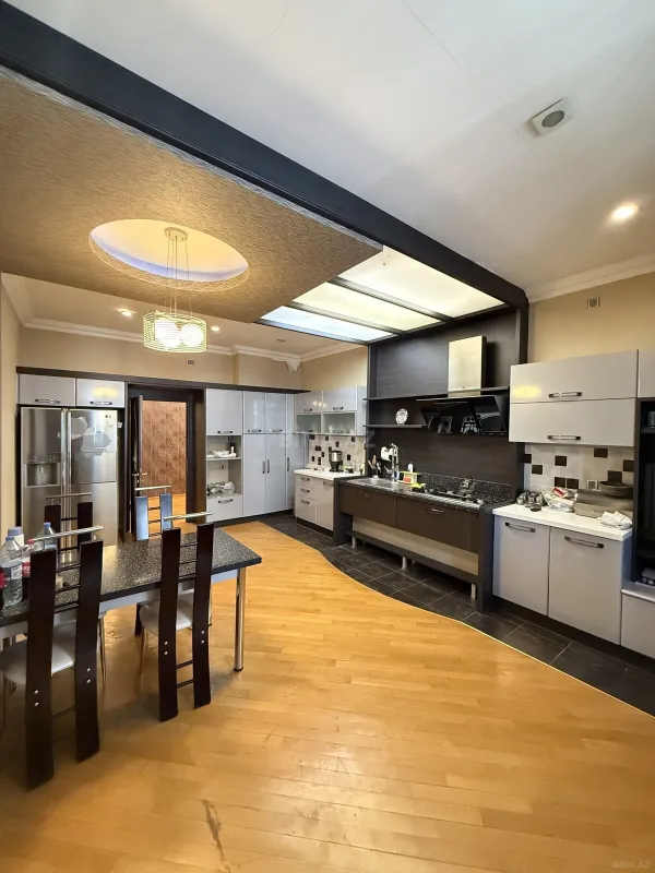 Satılır 4 otaqlı mənzil 223 m²