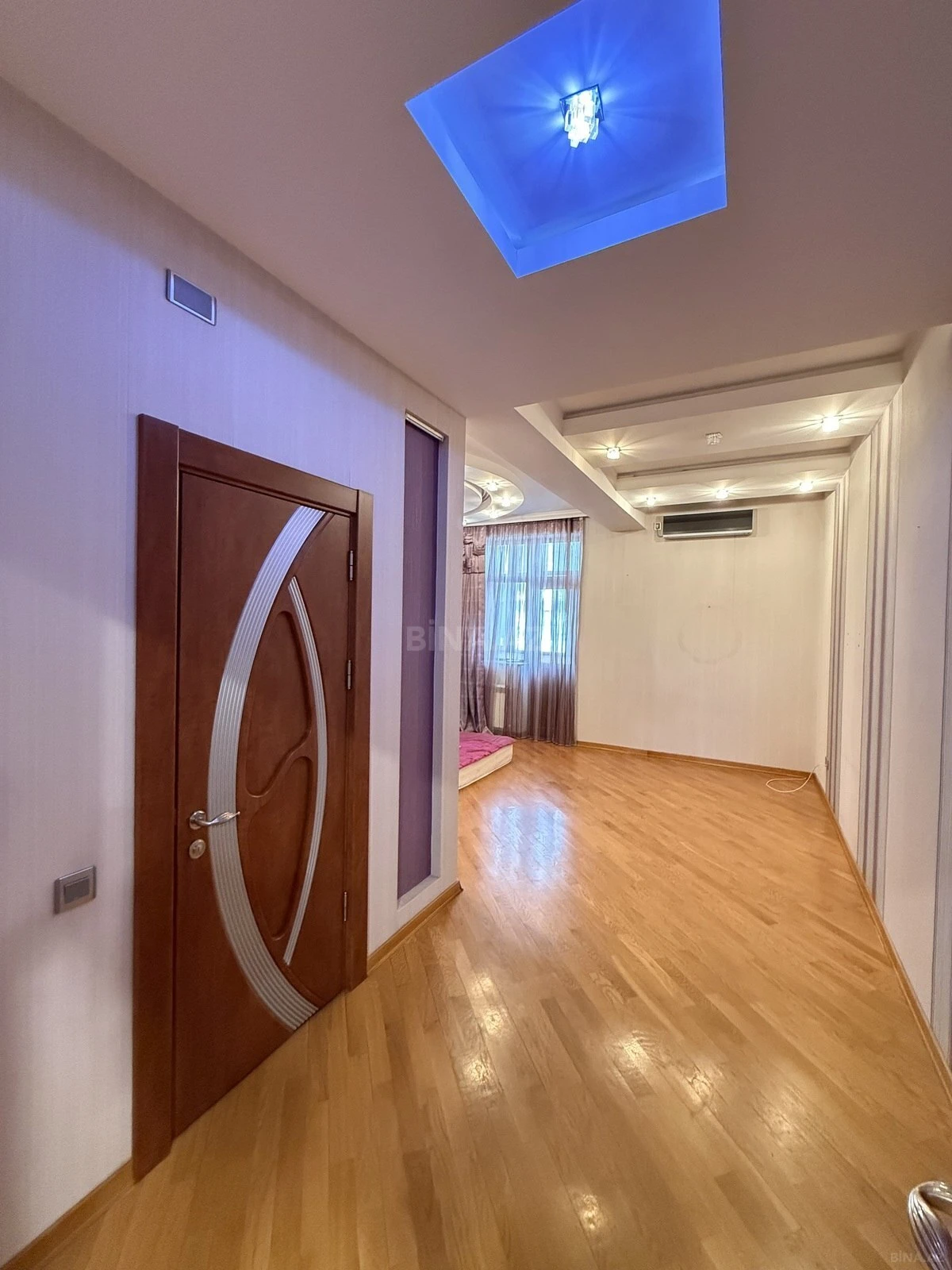 Satılır 4 otaqlı mənzil 223 m²