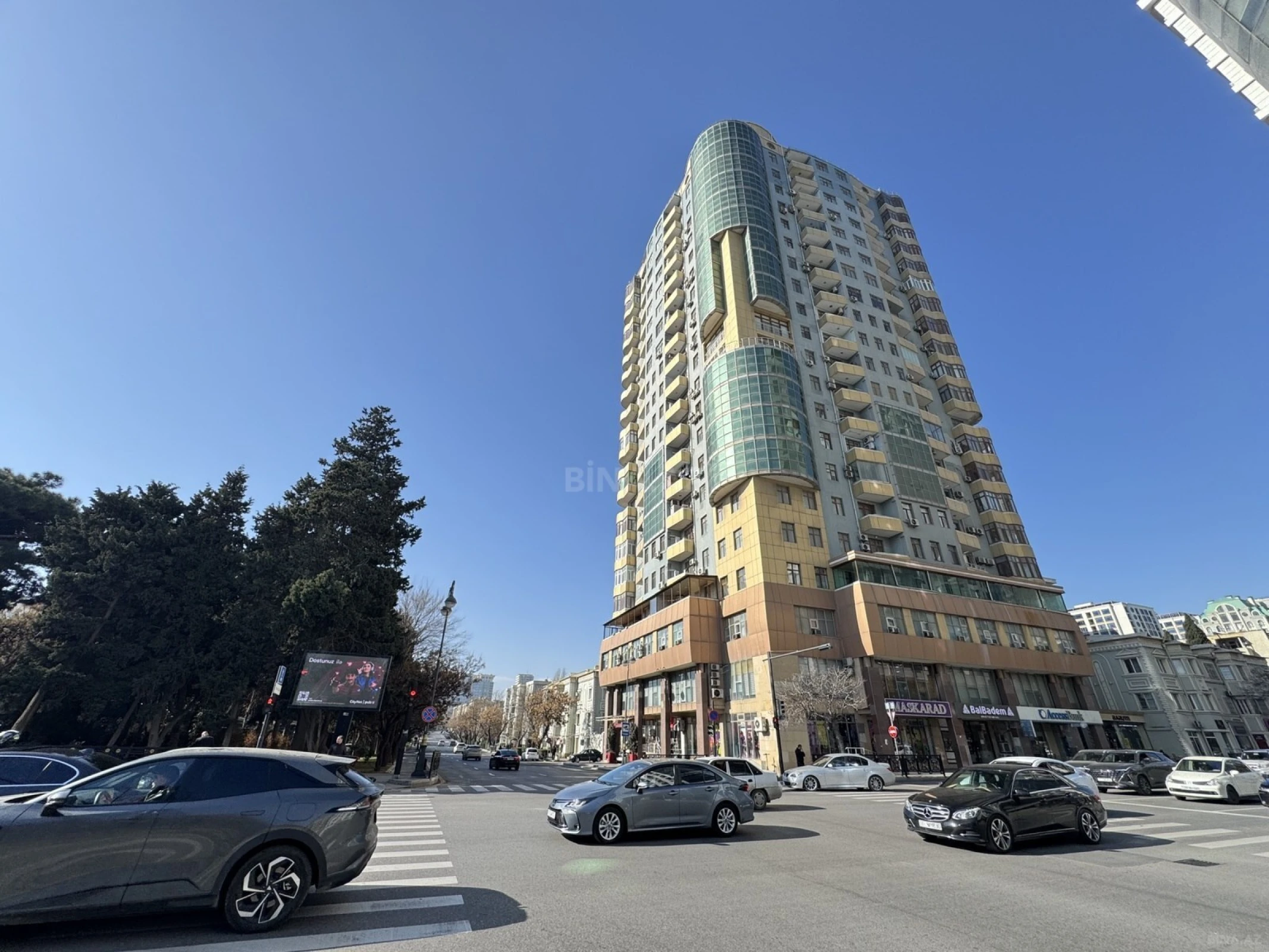 Satılır 4 otaqlı mənzil 223 m²