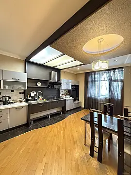 Satılır 4 otaqlı mənzil 223 m²