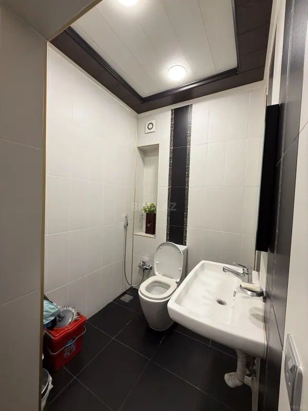 Satılır 4 otaqlı mənzil 223 m²