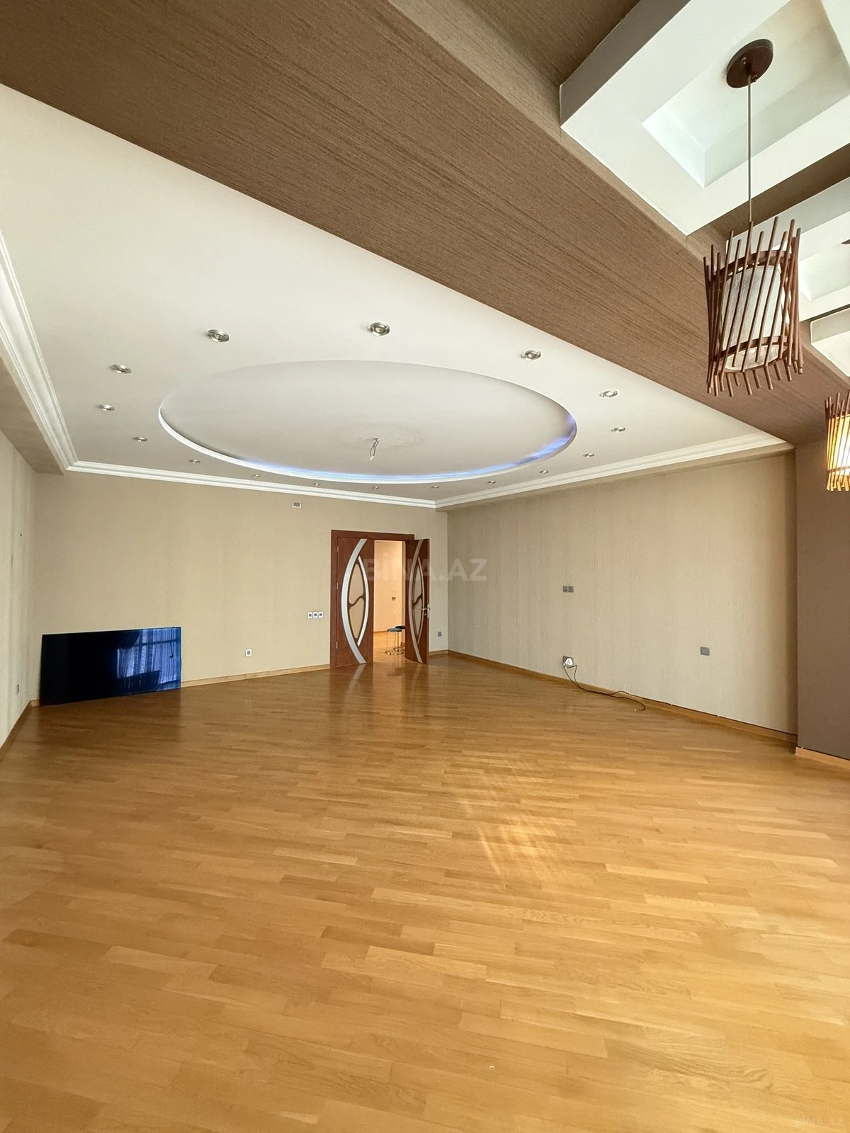 Satılır 4 otaqlı mənzil 223 m²