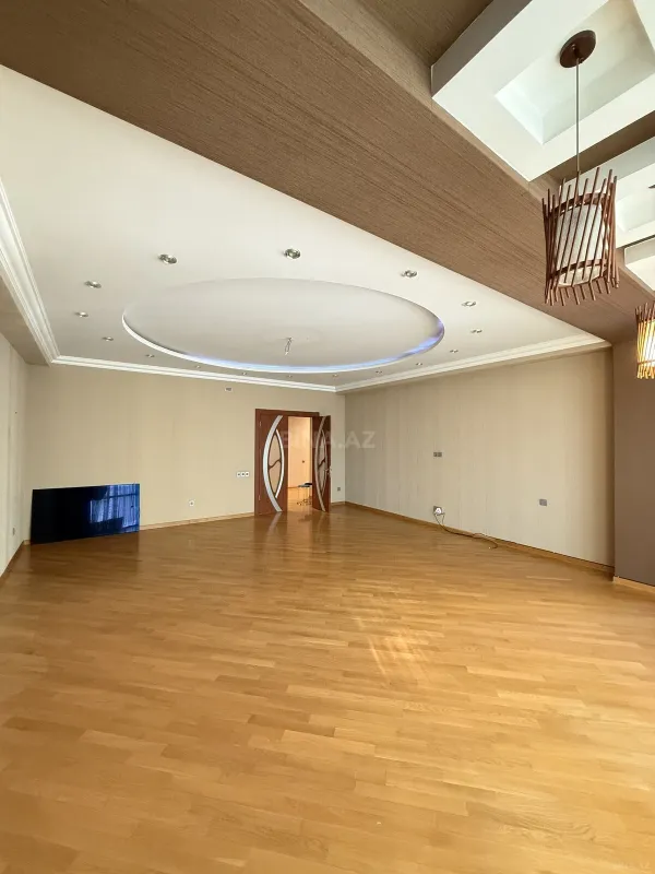 Satılır 4 otaqlı mənzil 223 m²