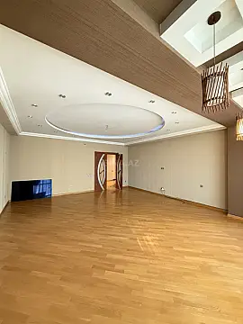 Satılır 4 otaqlı mənzil 223 m²