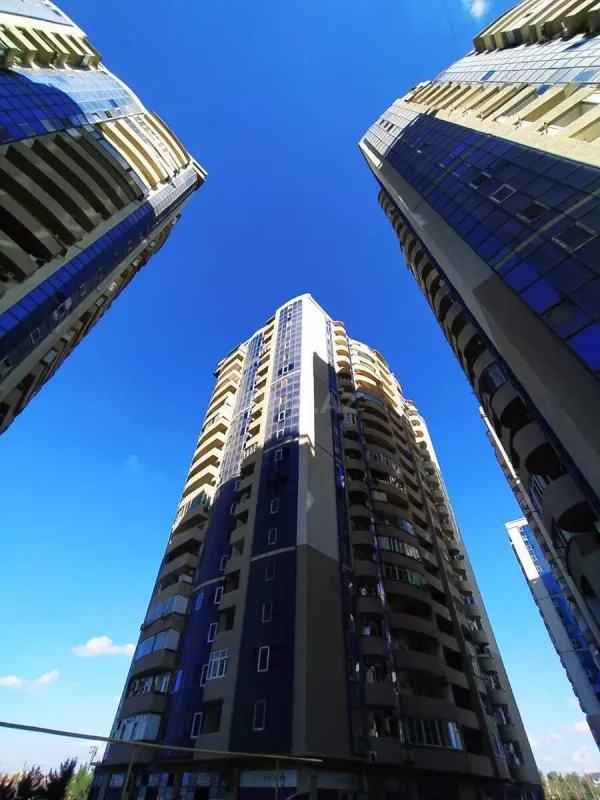 Satılır obyekt 870 m²