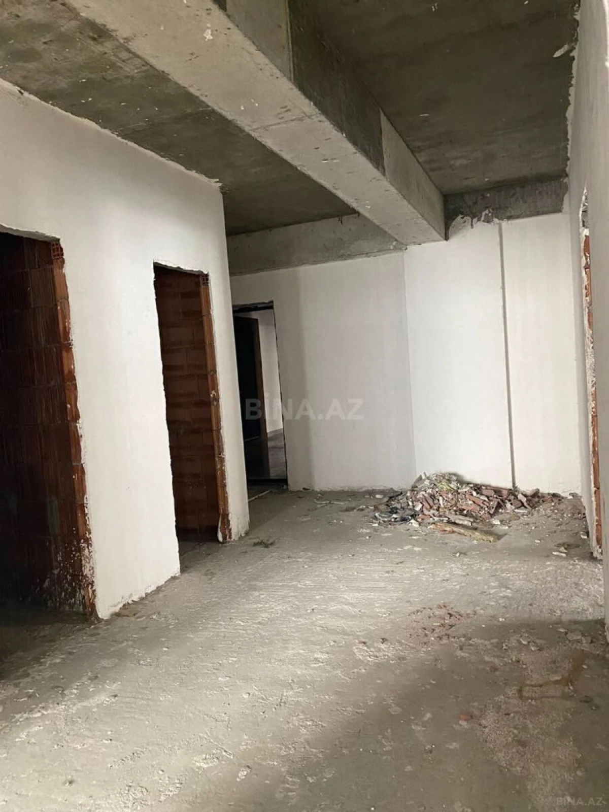 Satılır 4 otaqlı mənzil 145 m²