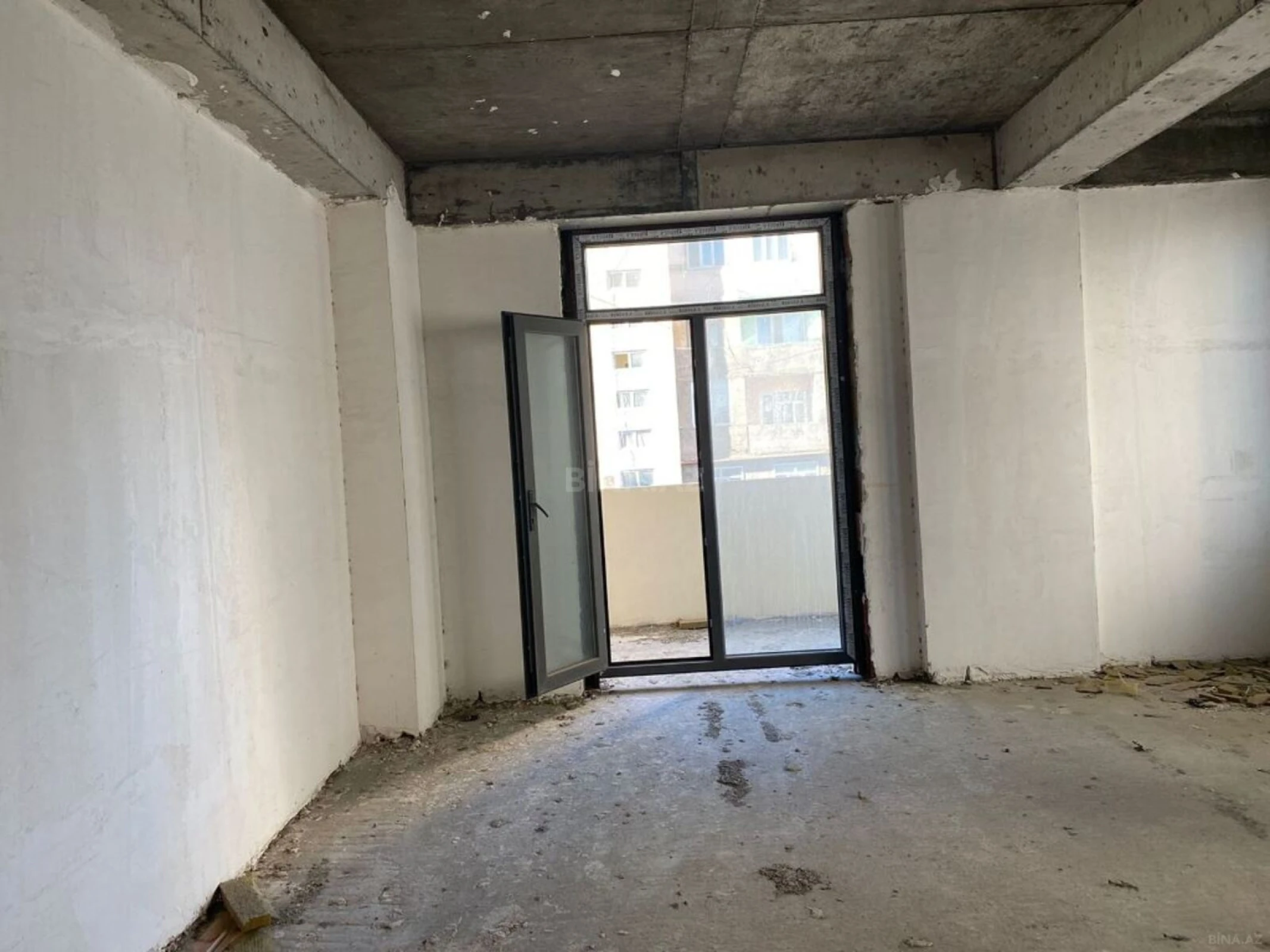 Satılır 4 otaqlı mənzil 145 m²